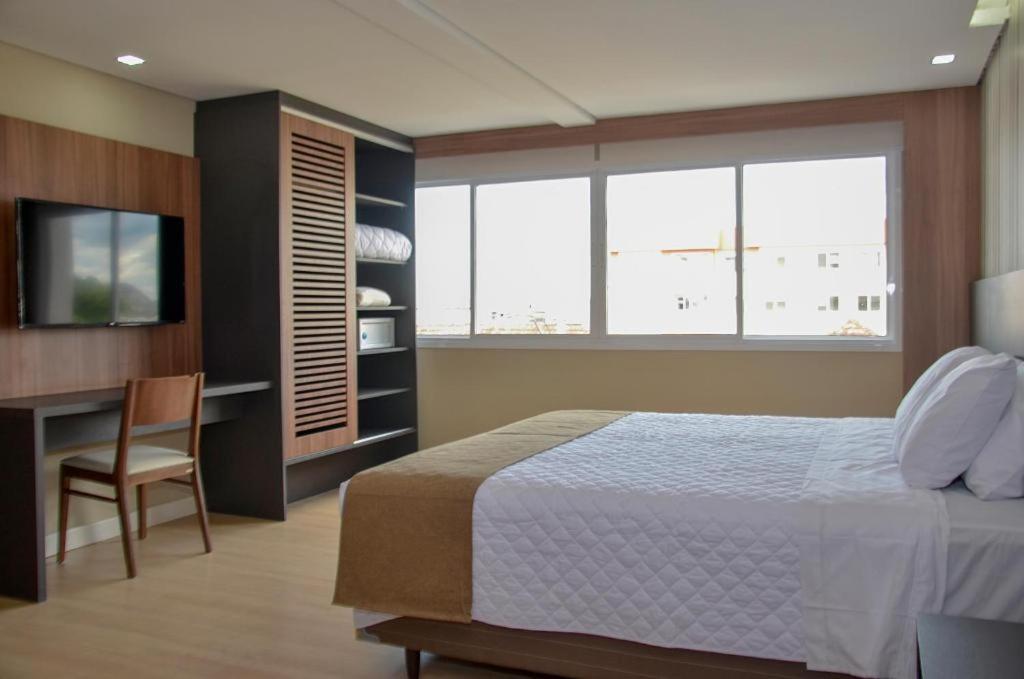 פלוטאס M Tower Hotel מראה חיצוני תמונה