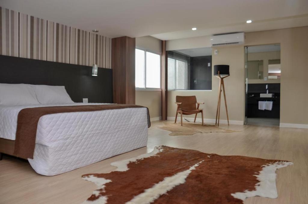 פלוטאס M Tower Hotel מראה חיצוני תמונה