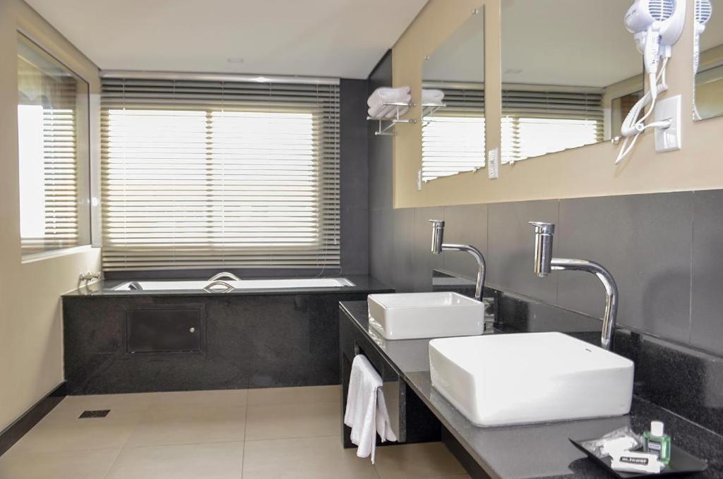 פלוטאס M Tower Hotel מראה חיצוני תמונה