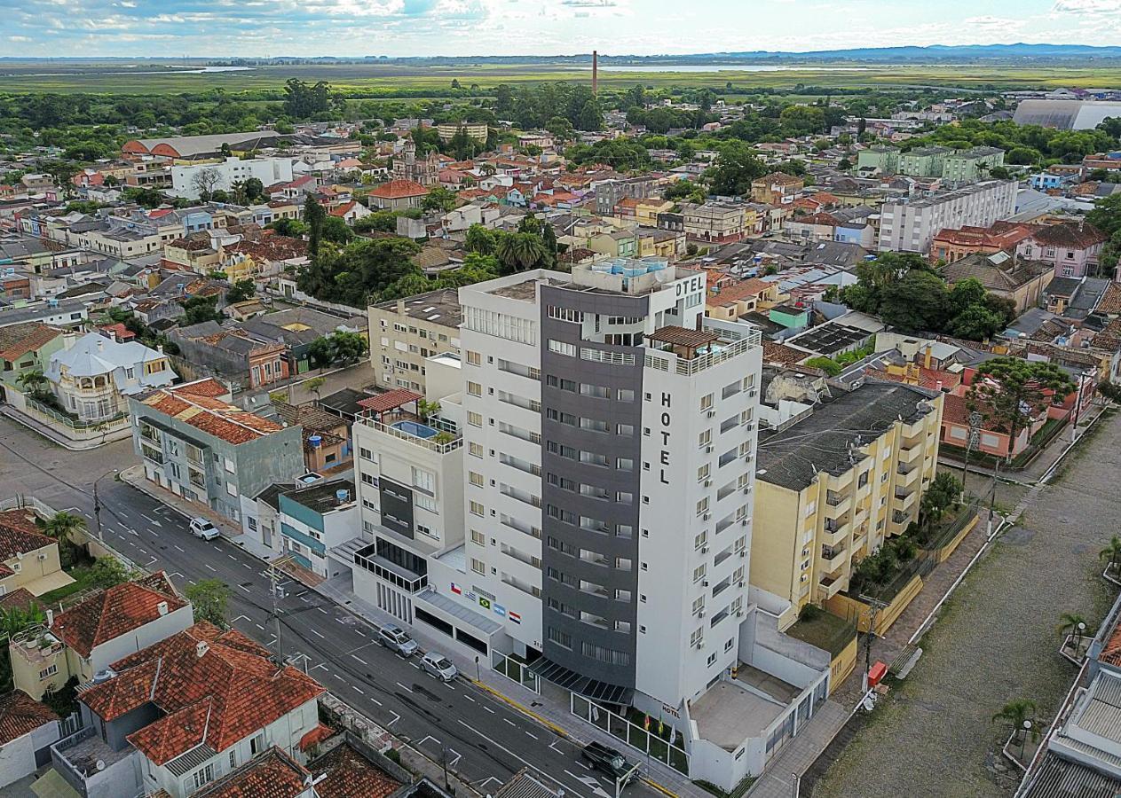 פלוטאס M Tower Hotel מראה חיצוני תמונה