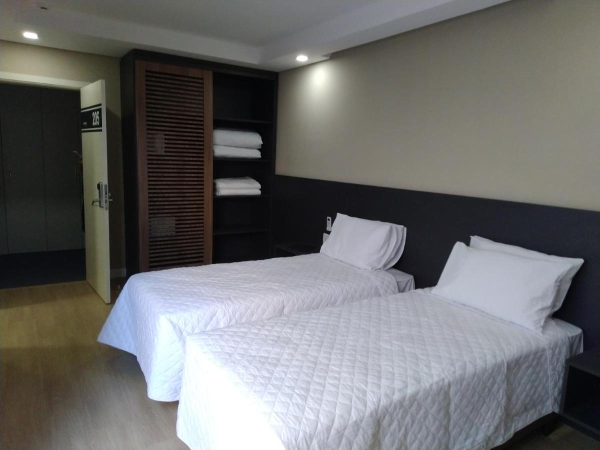 פלוטאס M Tower Hotel מראה חיצוני תמונה