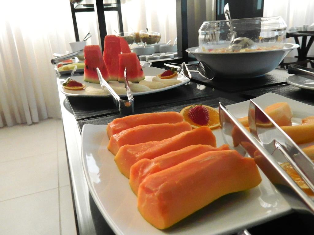פלוטאס M Tower Hotel מראה חיצוני תמונה
